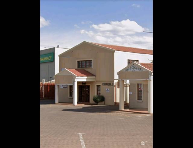 4,164M² BUILDING FOR SALE IN THREE RIVERS